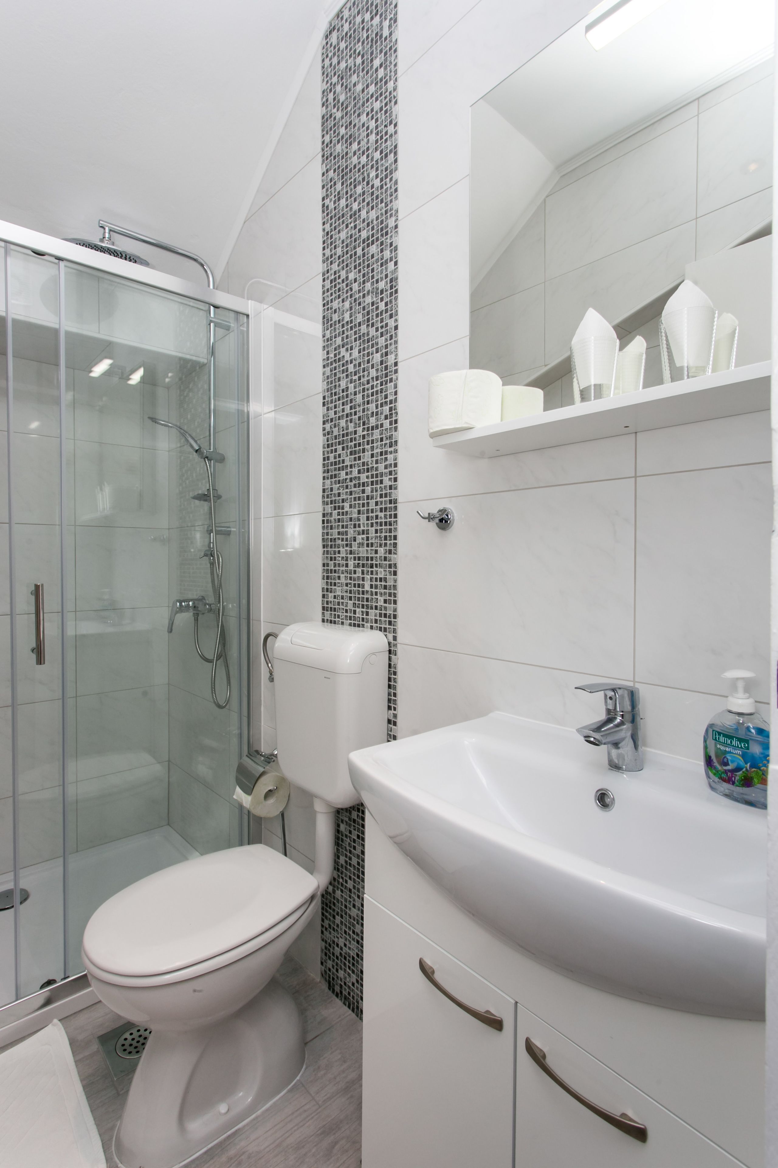 standard studio, terrace, sea view | bathroom | shower, towels
