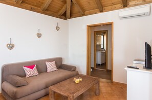 Apartment, 1 Bedroom, Terrace, Sea View | Living room | Plasma TV - Apartments Villa Mirjana (Zupa dubrovacka)