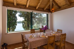 Apartment, 1 Bedroom, Terrace, Sea View | In-room dining