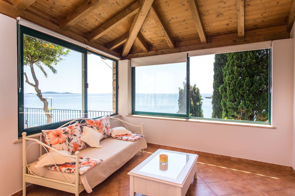 Appartement, 1 chambre, terrasse, vue mer | Salle de séjour