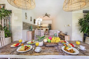 Villa, 3 habitaciones, alberca privada | Comedor