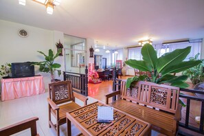 Coin salon dans le hall