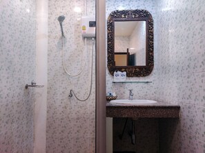 Douche, articles de toilette gratuits