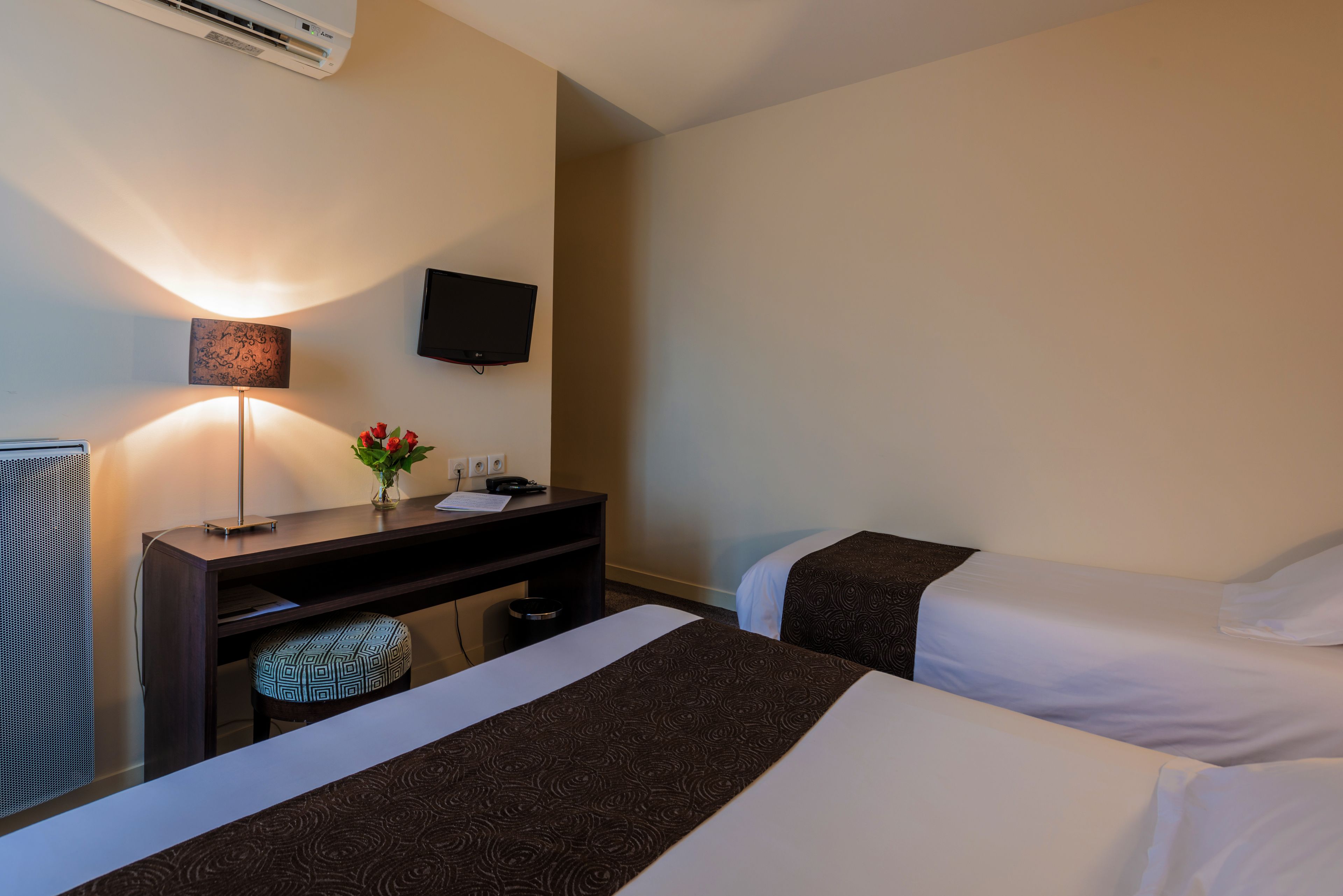 comfort double room | desk, soundproofing, free wifi, bed sheets