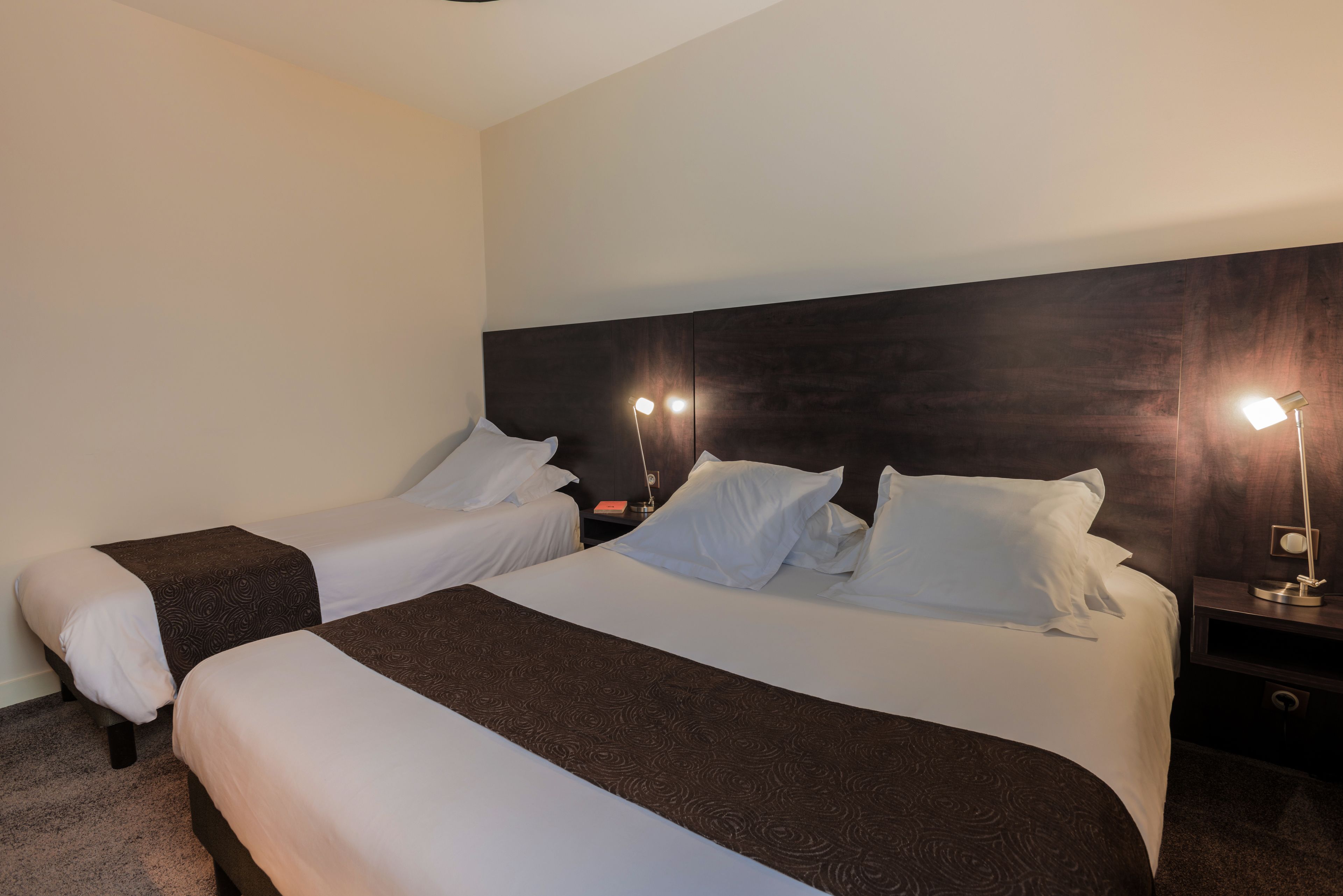 comfort double room | desk, soundproofing, free wifi, bed sheets