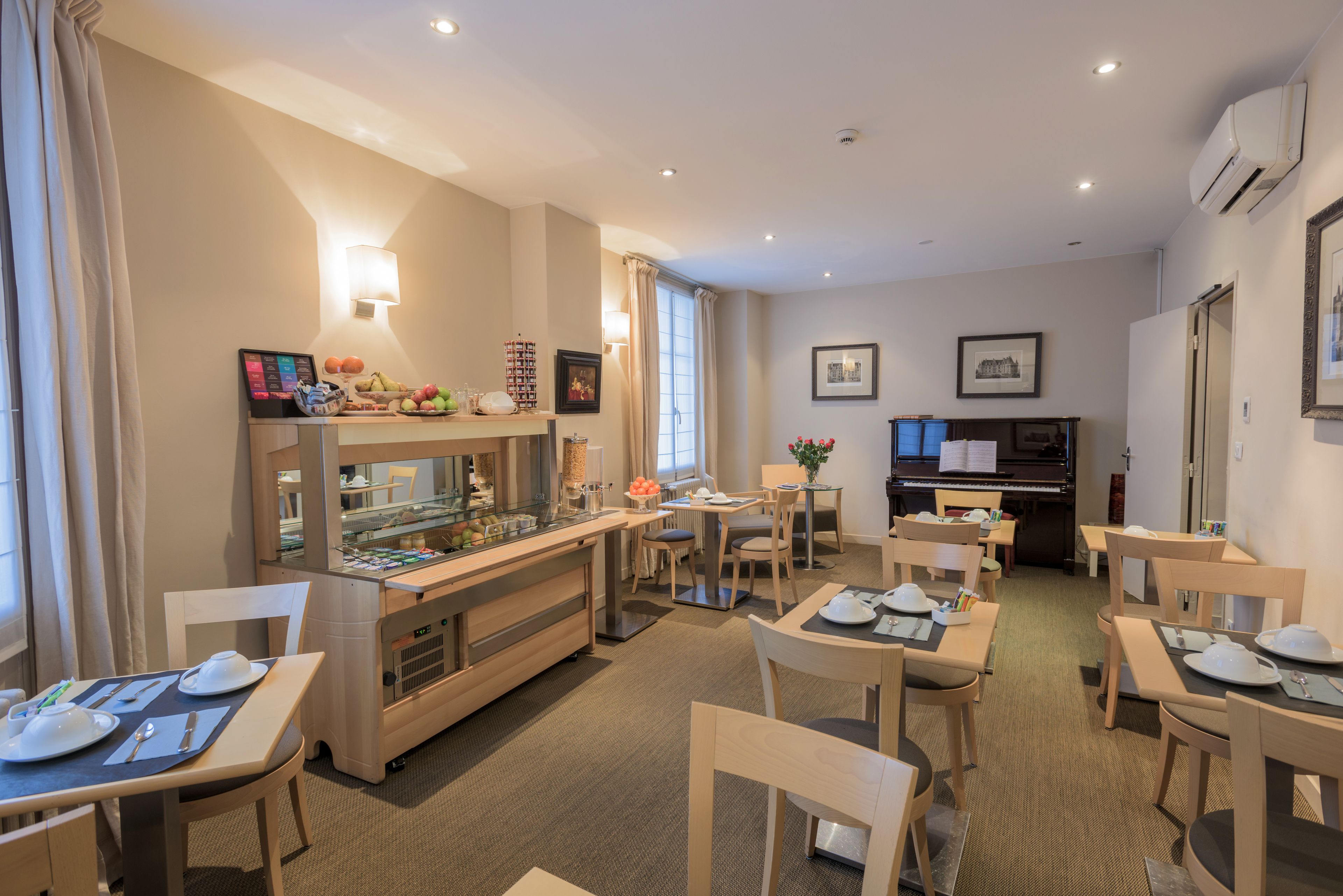 daily continental breakfast (eur 10 per person)