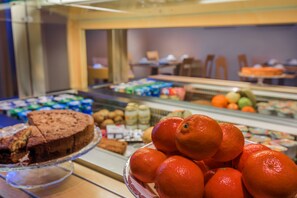 Petit déjeuner continental (10 EUR par personne)