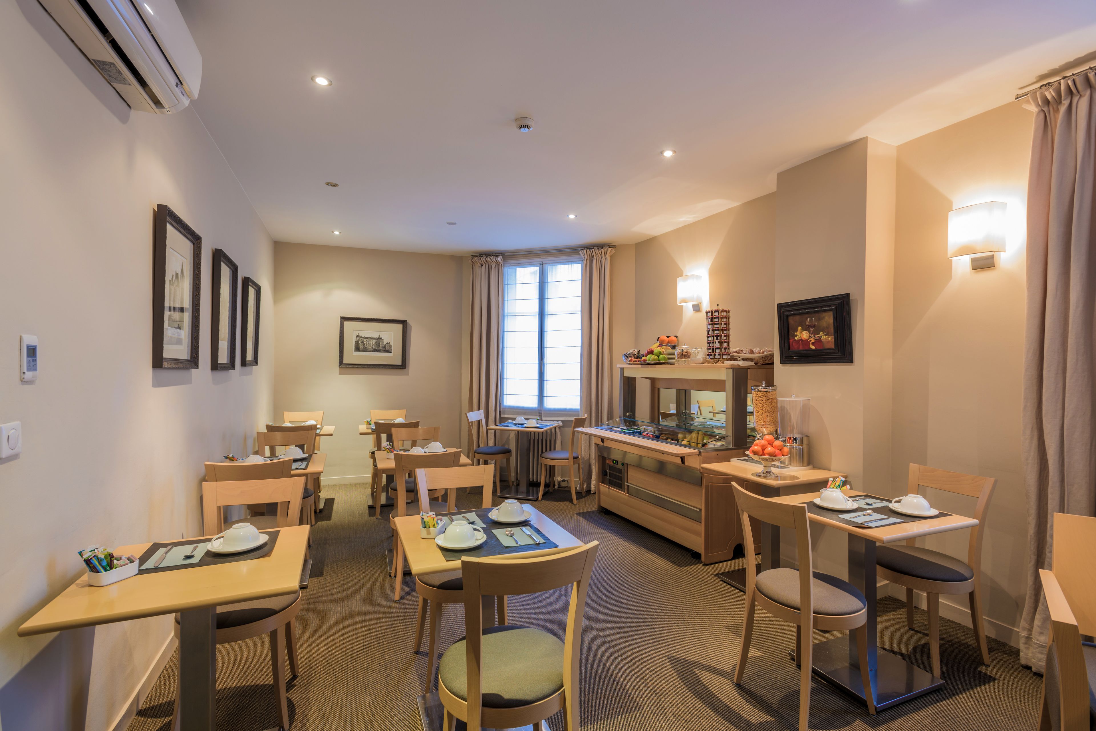 daily continental breakfast (eur 10 per person)