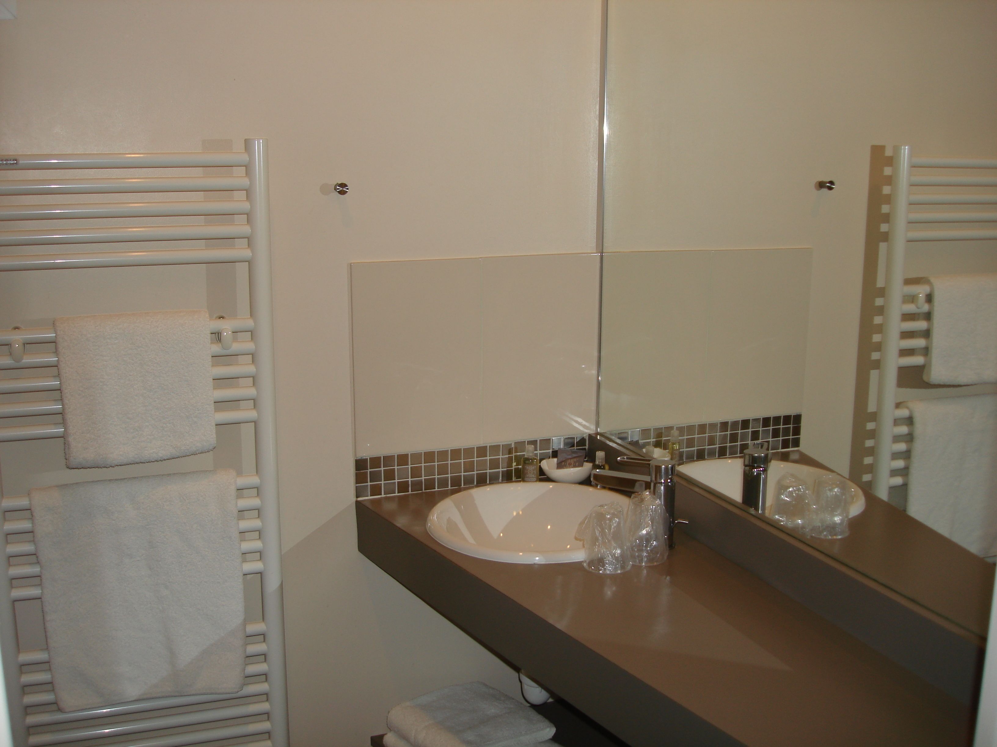 comfort double room | bathroom | shower, free toiletries, hair dryer, towels