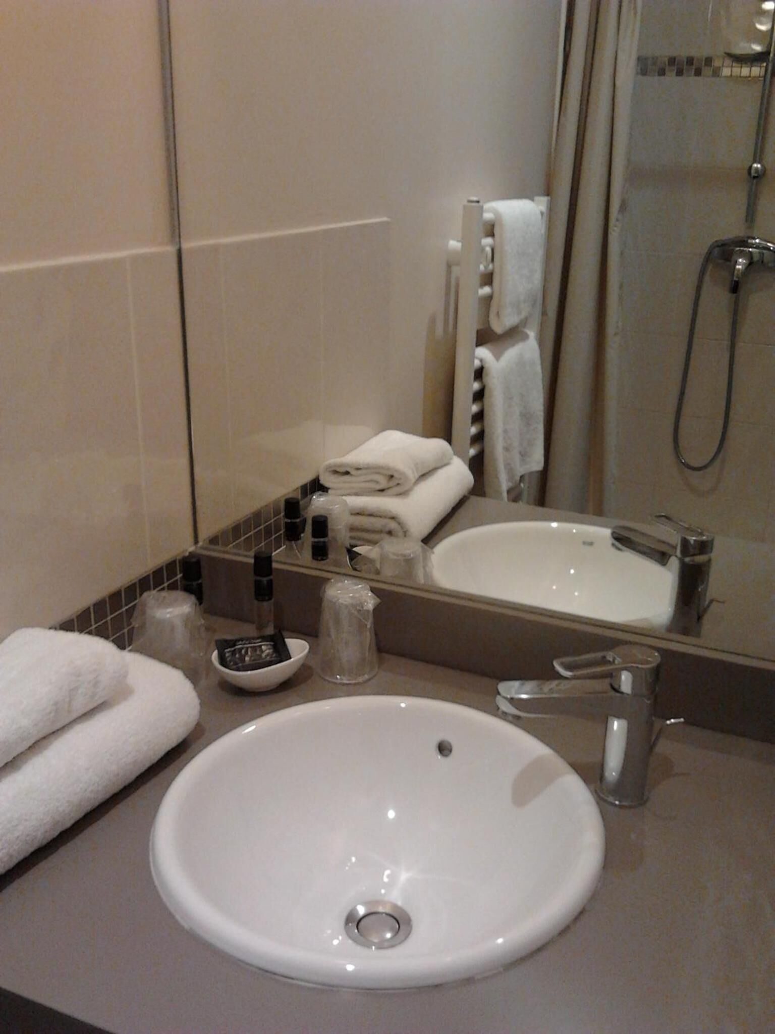 shower, free toiletries, hair dryer, towels