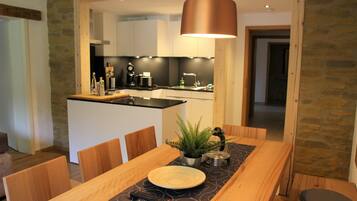 Kondominium Desain | Area keluarga | Televisi layar datar 36-inci dengan saluran TV satelit dan TV