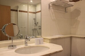 Design Condo | Bathroom | Hair dryer, towels - Kuckucksnester Jostal (Titisee-Neustadt)