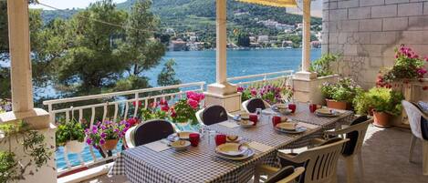 Studio (Studio Apartment with Balcony and Sea) | Terassi/patio