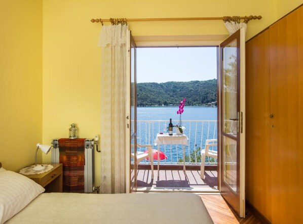 Double Room (Double Room with Sea View) | 6 bedrooms, premium bedding, free WiFi, bed sheets - Villa Malfi (Dubrovnik)