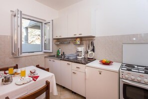 Appartement (Standard One-Bedroom Apartment with S) | Cuisine privée