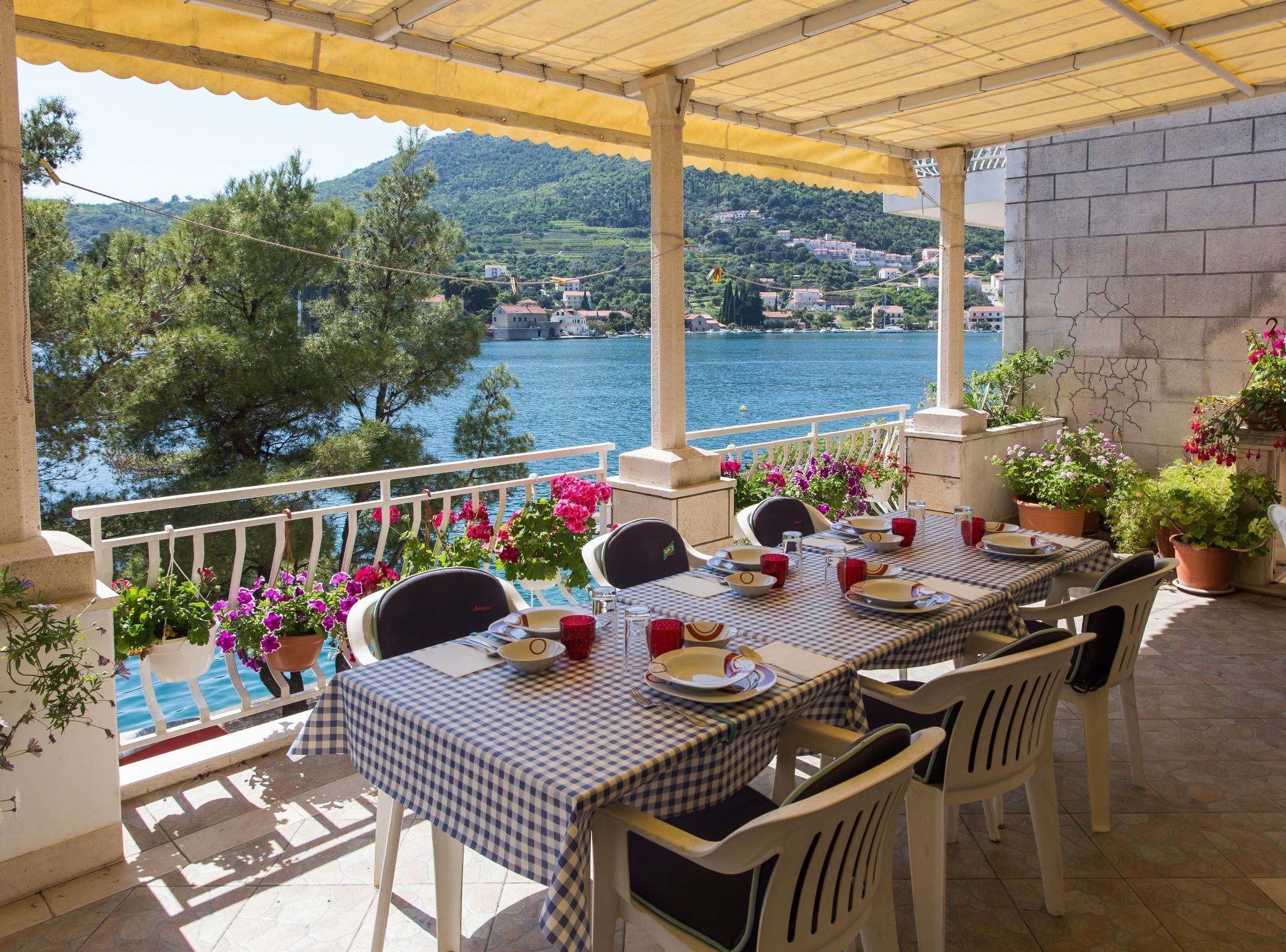 Double Room (Standard Double Room with Sea View) | Dining room