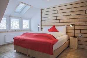 Apartment, 4 Bedrooms (Maisonette) | 4 bedrooms, premium bedding, iron/ironing board, free cribs/infant beds