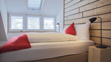 Apartemen, 4 kamar tidur (Maisonette) | 4 kamar tidur, seprai premium, dan setrika/meja setrika