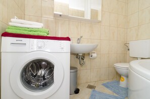 Studio, terrasse, vue mer | Salle de bain