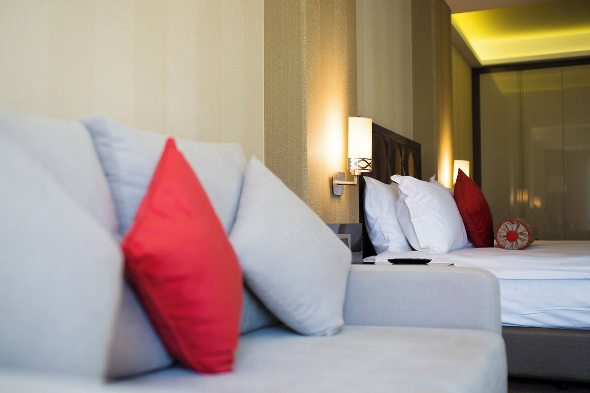 1 bedroom, egyptian cotton sheets, premium bedding, down duvets