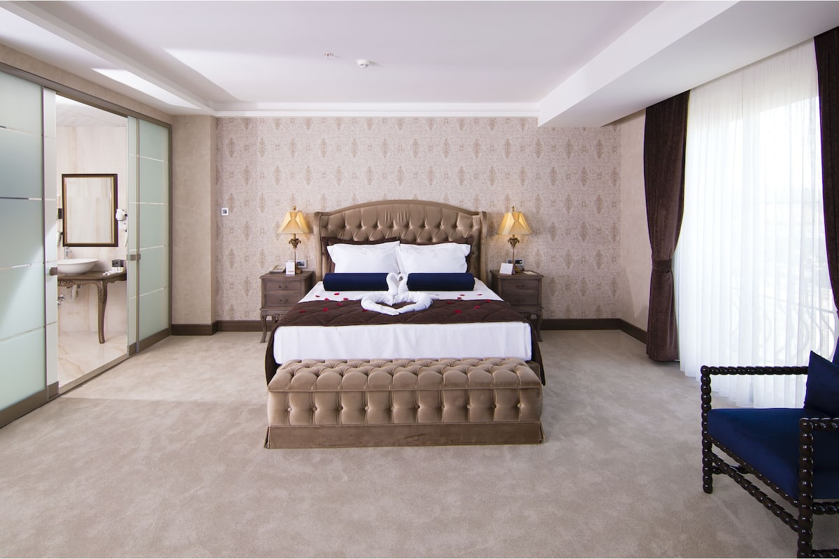 junior suite | 1 bedroom, egyptian cotton sheets, premium bedding, down duvets