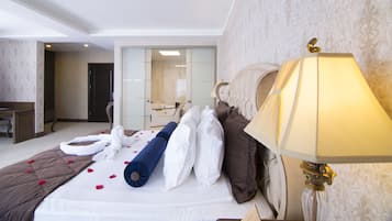 Junior Suite | 1 bedroom, Egyptian cotton sheets, premium bedding, down duvets