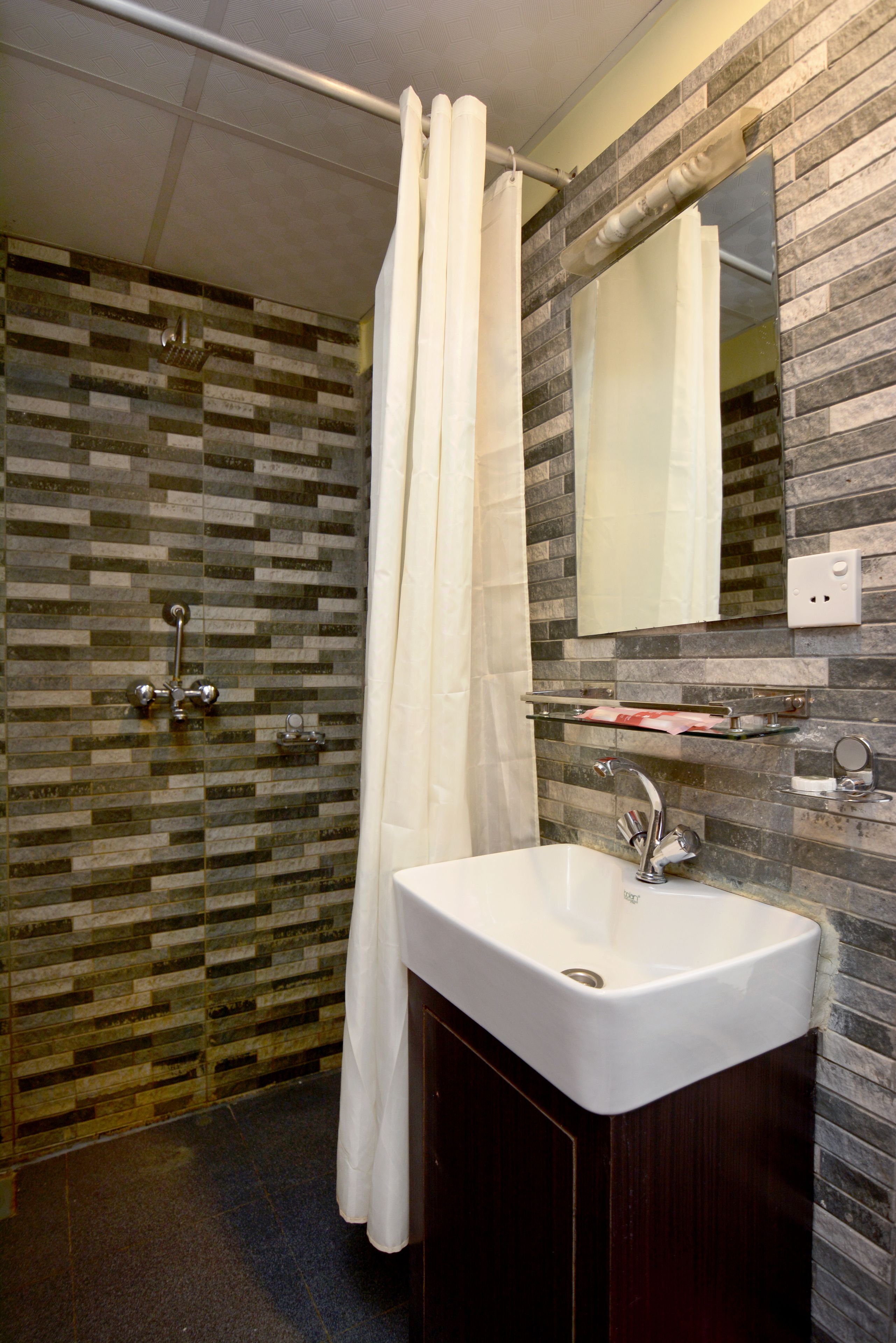 basic twin room, city view | bathroom | free toiletries, slippers, towels