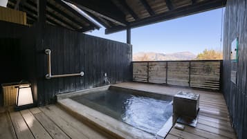 Bañera con ducha, artículos de tocador gratuitos, secador de pelo
