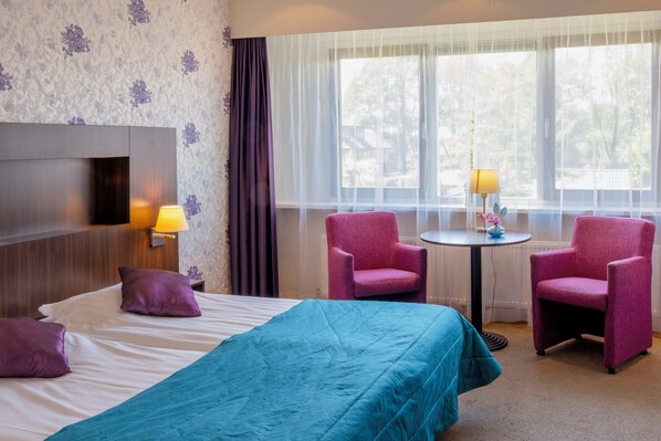 In-room safe, desk, free WiFi