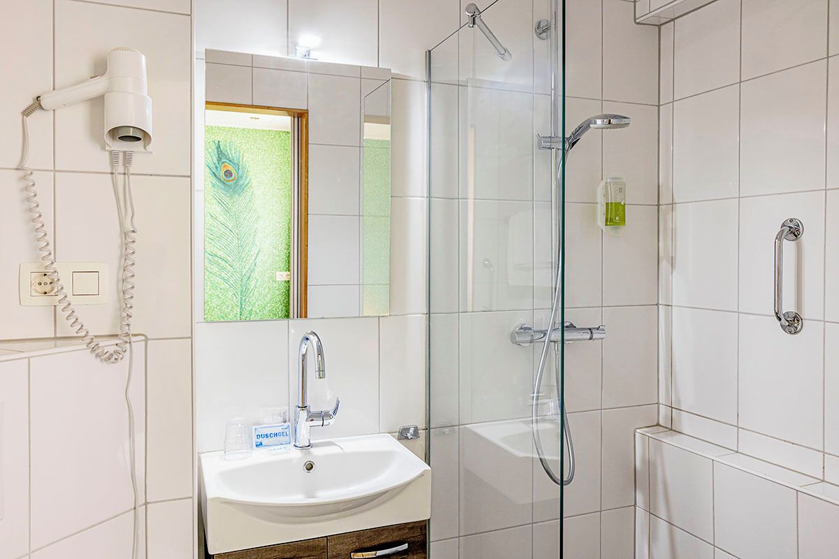 in-room safe, desk, free wifi