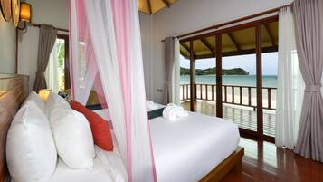 Villa, Beachfront (First row on beach)