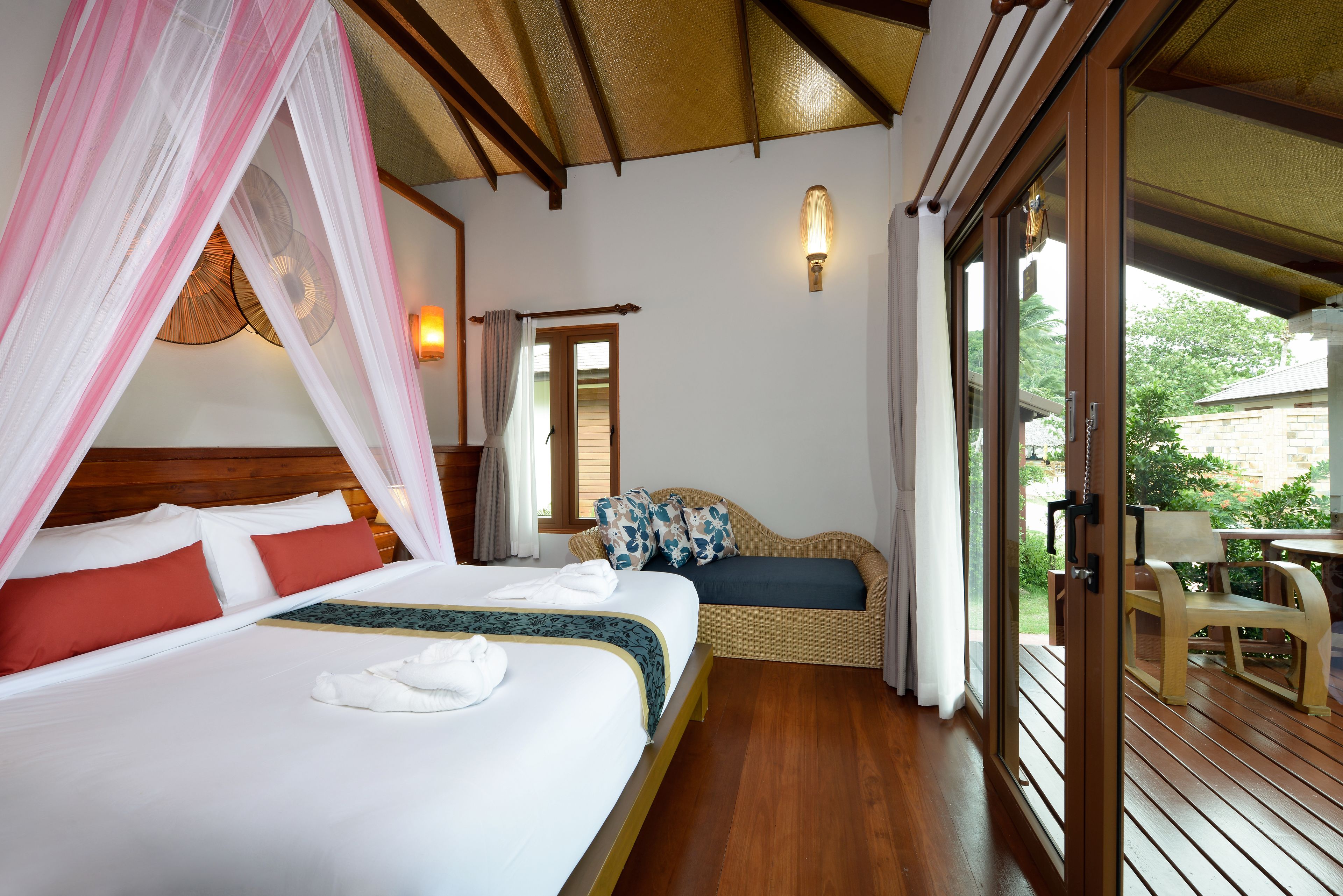 1 bedroom, in-room safe, desk, blackout curtains