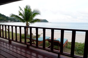 Villa, Beachfront (First row on beach) | 1 slaapkamer, een kluis op de kamer, een bureau