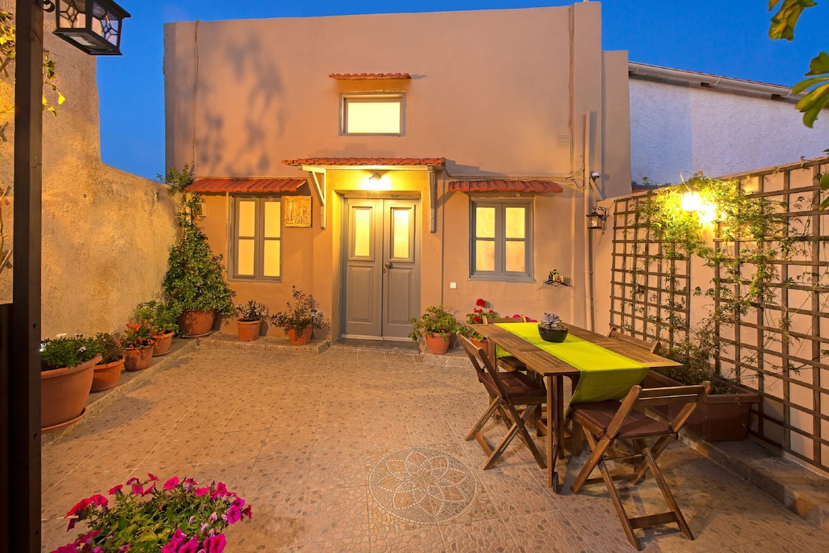 Habitación cuádruple (Euterpe) | Terraza o patio