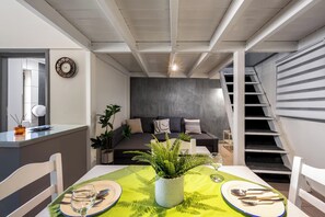 Habitación cuádruple (Euterpe) | Caja de seguridad en la habitación y tabla de planchar con plancha 