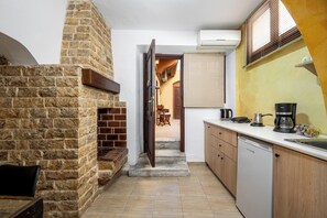 Double Room (Calliope)