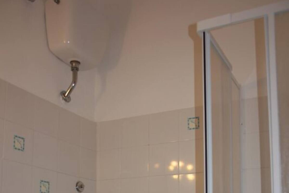 Doppelzimmer, eigenes Bad (external) | Badezimmer | Kostenlose Toilettenartikel, Haartrockner, Handtücher, Shampoo