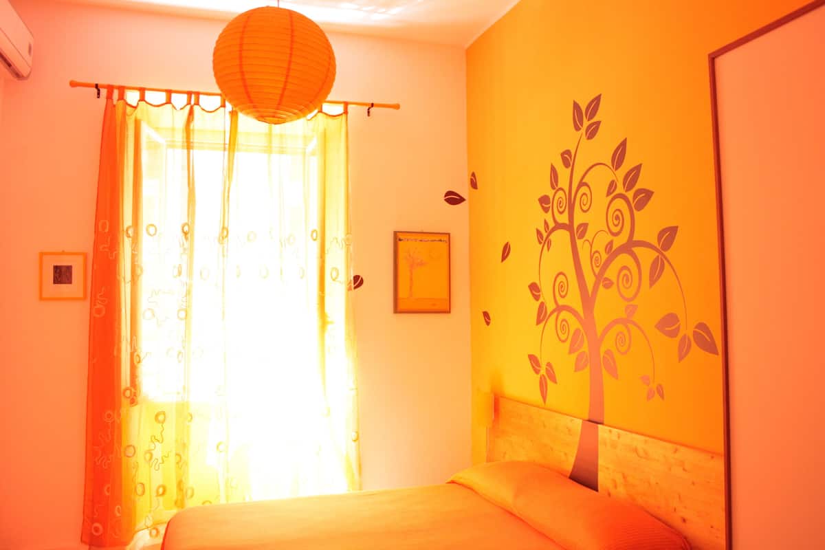 Camera con letto matrimoniale o 2 letti singoli | Lenzuola Frette, con arredamento individuale, ferro/asse da stiro