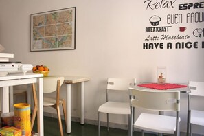 Breakfast area - Scipione B&B (Rome)