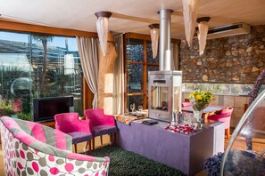 Suite – honeymoon, 1 kingsize-seng, massasjebadekar | Sengetøy av topp kvalitet, dundyner, minibar og safe på rommet