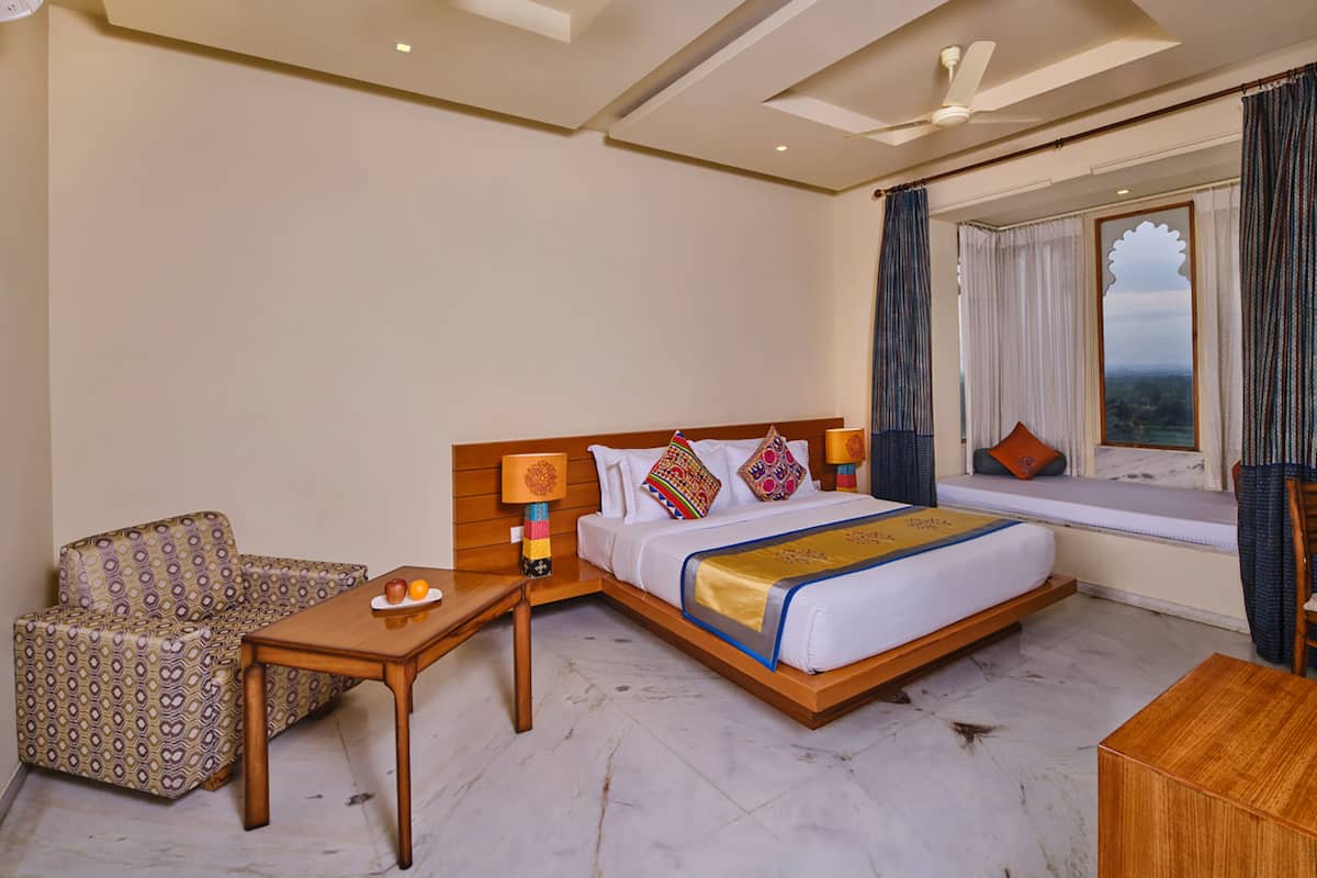 premium room | 1 bedroom, premium bedding, memory-foam beds, desk