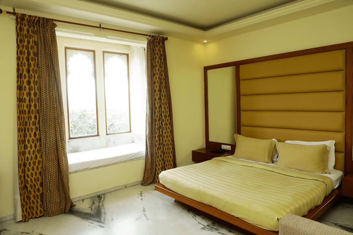Superior Room | 1 bedroom, premium bedding, memory-foam beds, desk