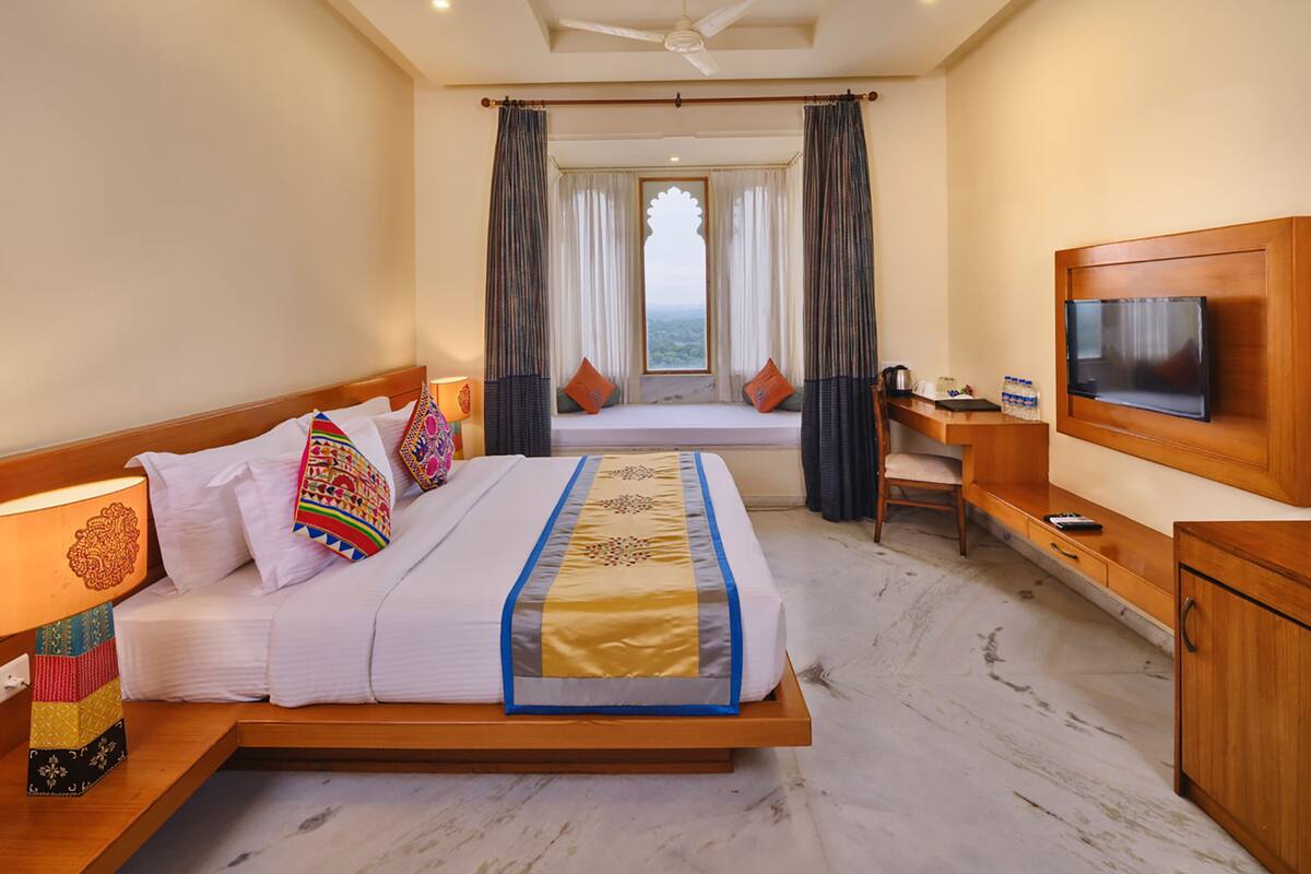 premium room | 1 bedroom, premium bedding, memory-foam beds, desk