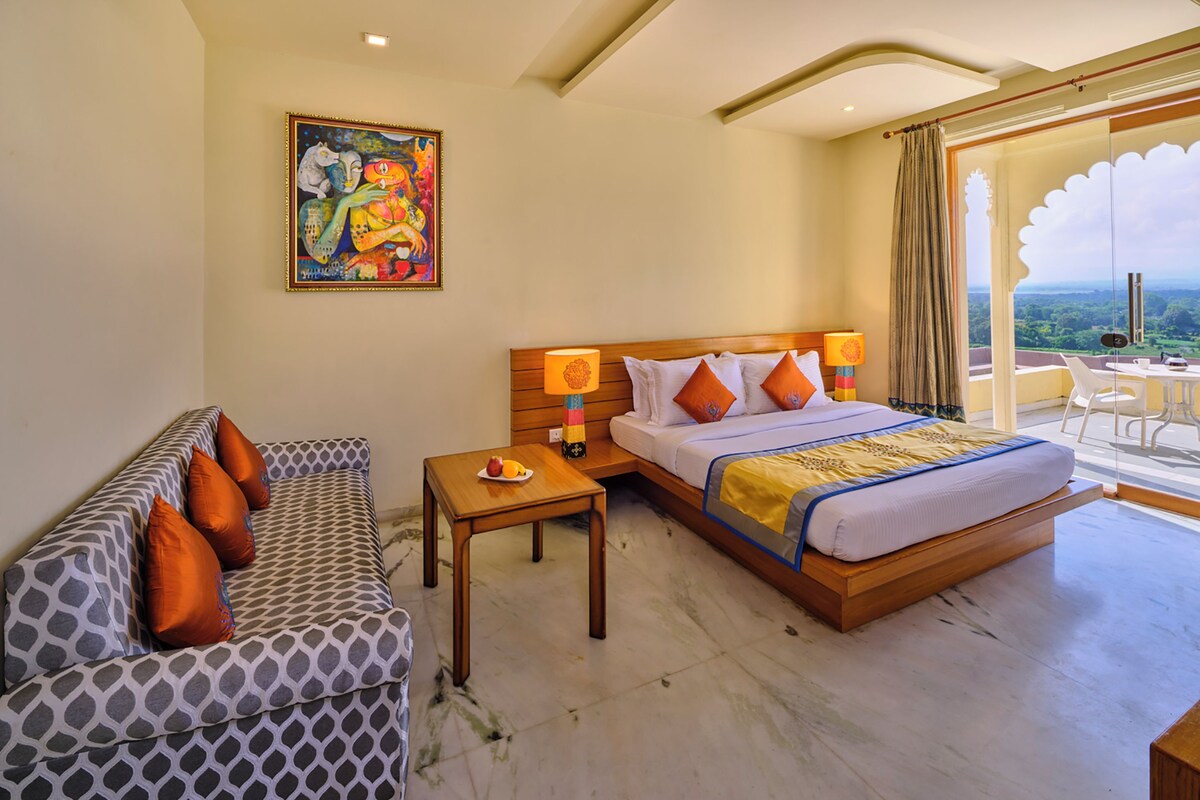 1 bedroom, premium bedding, memory-foam beds, desk