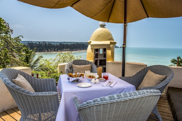 Café da manhã, almoço e jantar; culinária internacional