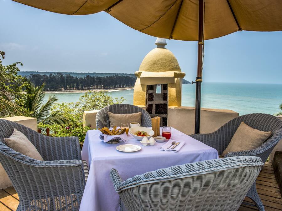 Breakfast, lunch, dinner served; international cuisine