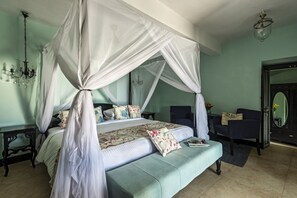 Chambre Prestige, 1 lit double, vue sur la mer | Literie de qualité, lit avec matelas en mousse à mémoire, coffre-fort