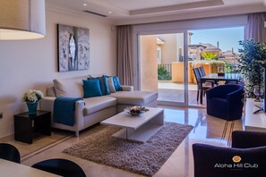 Departamento superior, 2 habitaciones (2 Bedroom Superior Apartment) | Sala de estar | Piso con calefacción 