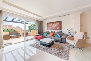 Penthouse, 2 habitaciones (2 Bedroom Duplex Penthouse) | Ropa de cama de alta calidad y caja de seguridad en la habitación