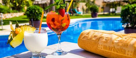 Poolside bar